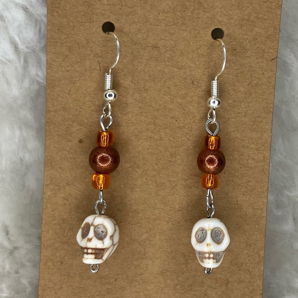 🔴 Dangle Beaded Skull Earrings